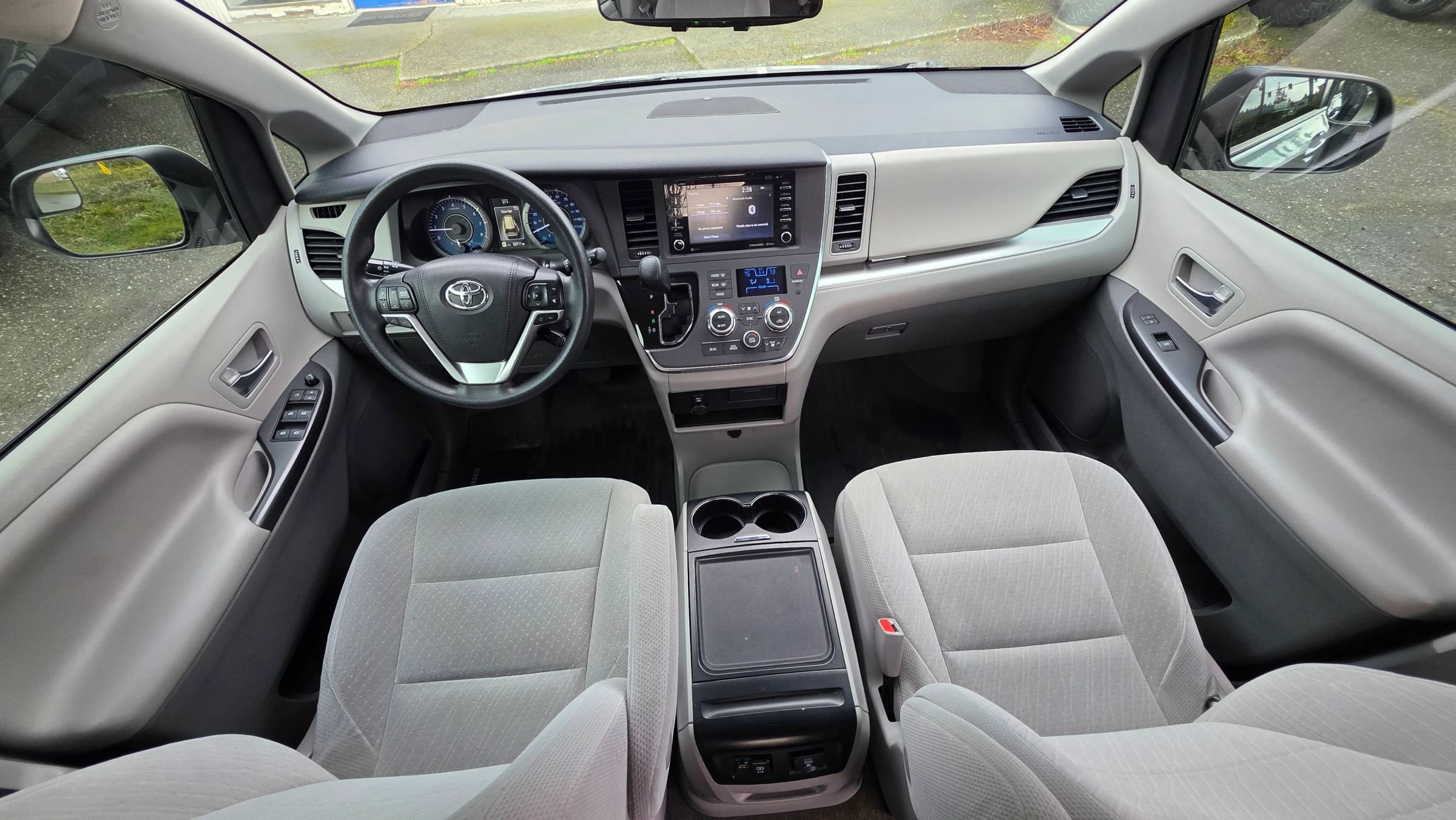 Used 2018 Toyota Sienna LE FWD image 14