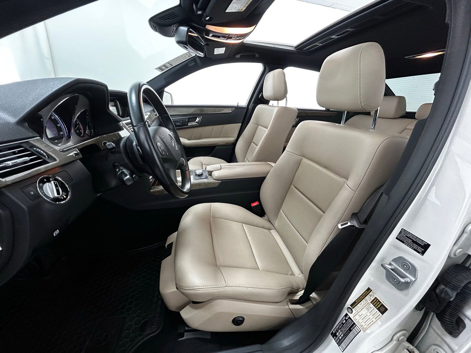 Used 2010 Mercedes-Benz E 350 4MATIC Sedan image 31