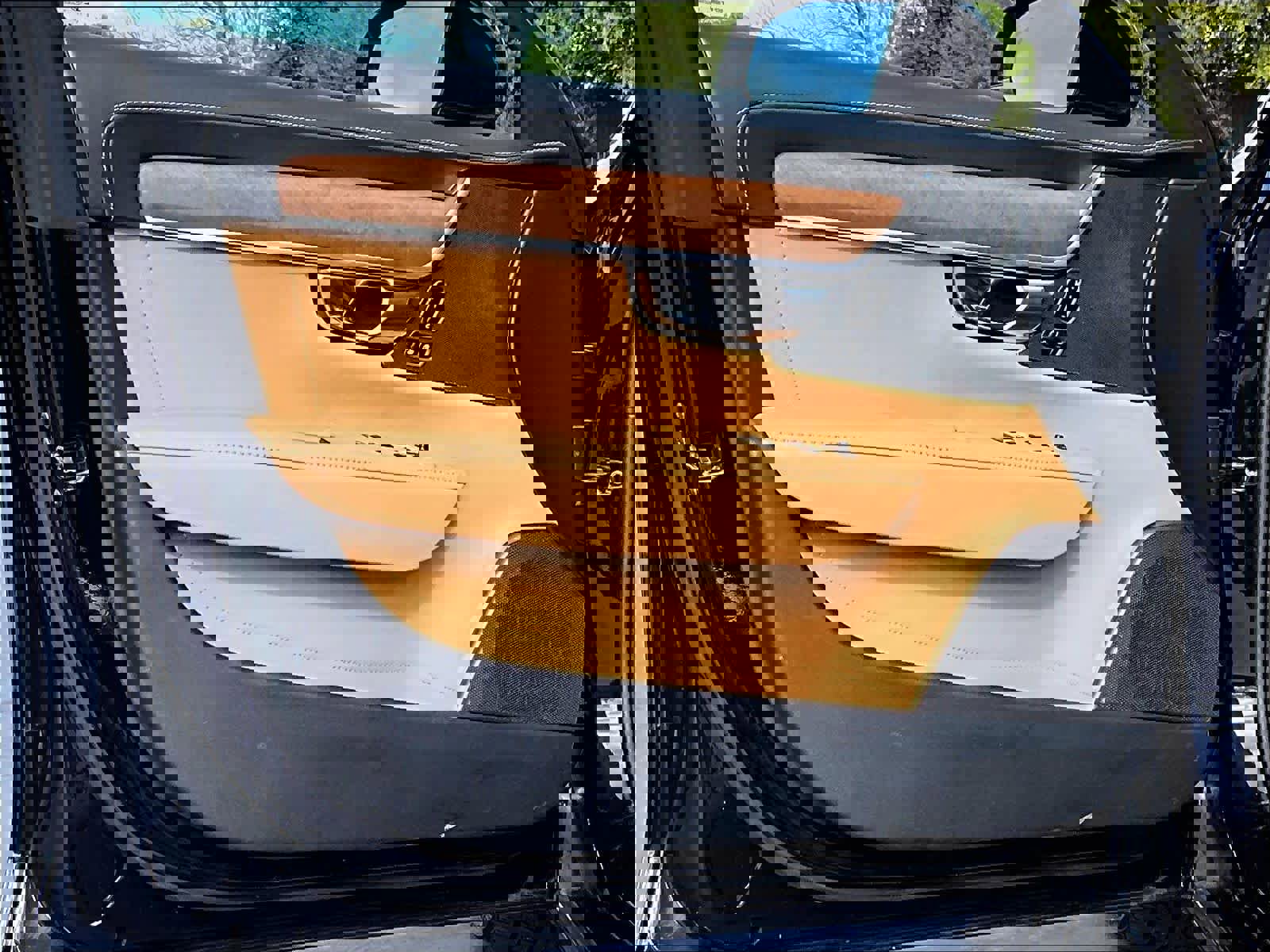 Used 2017 Volvo S90 T6 Inscription w/ Vision Package image 26