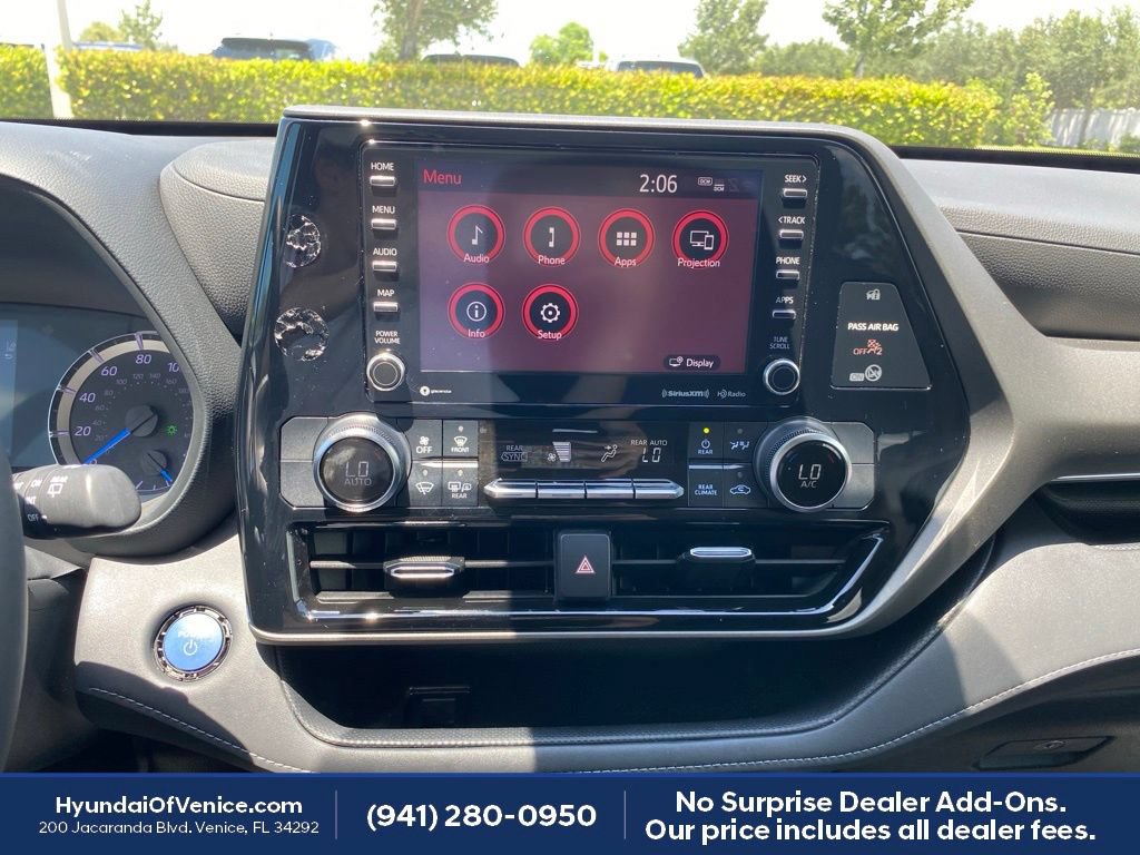Used 2020 Toyota Highlander LE FWD image 12