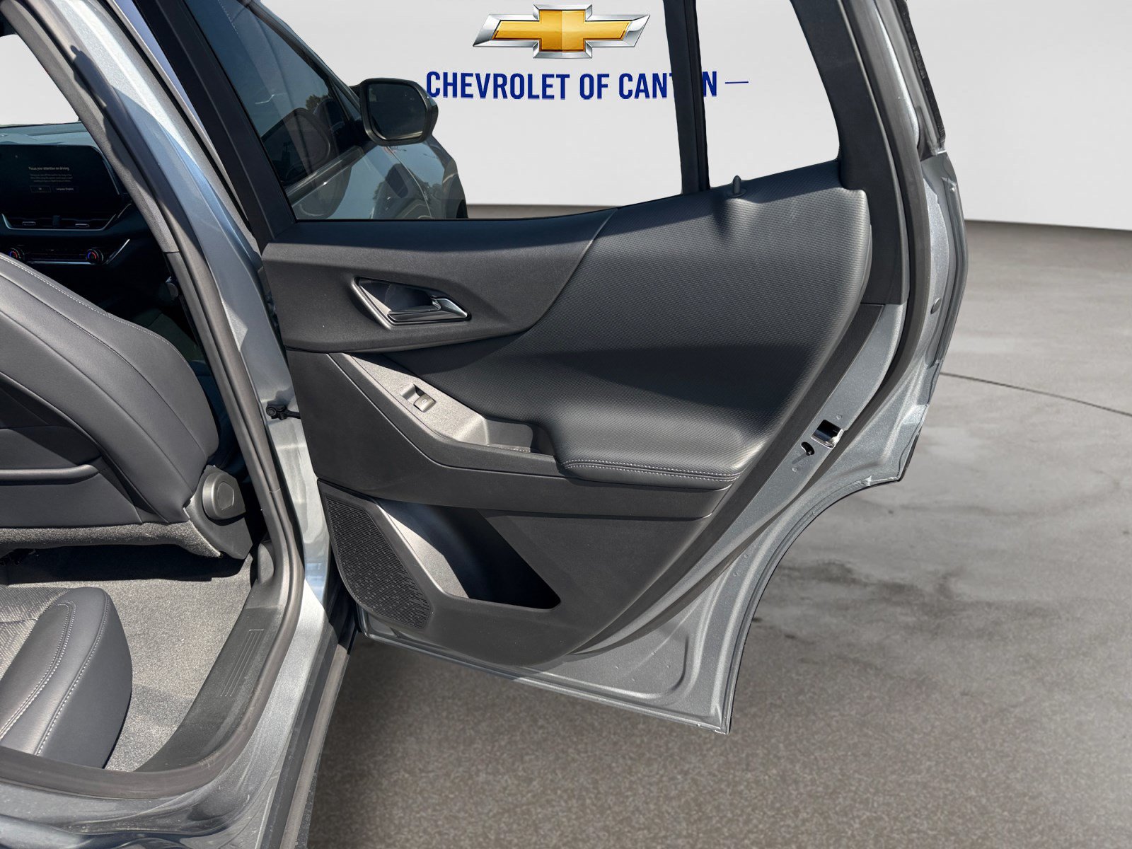 New 2026 Chevrolet Equinox LT w/ Convenience Package II FWD image 16