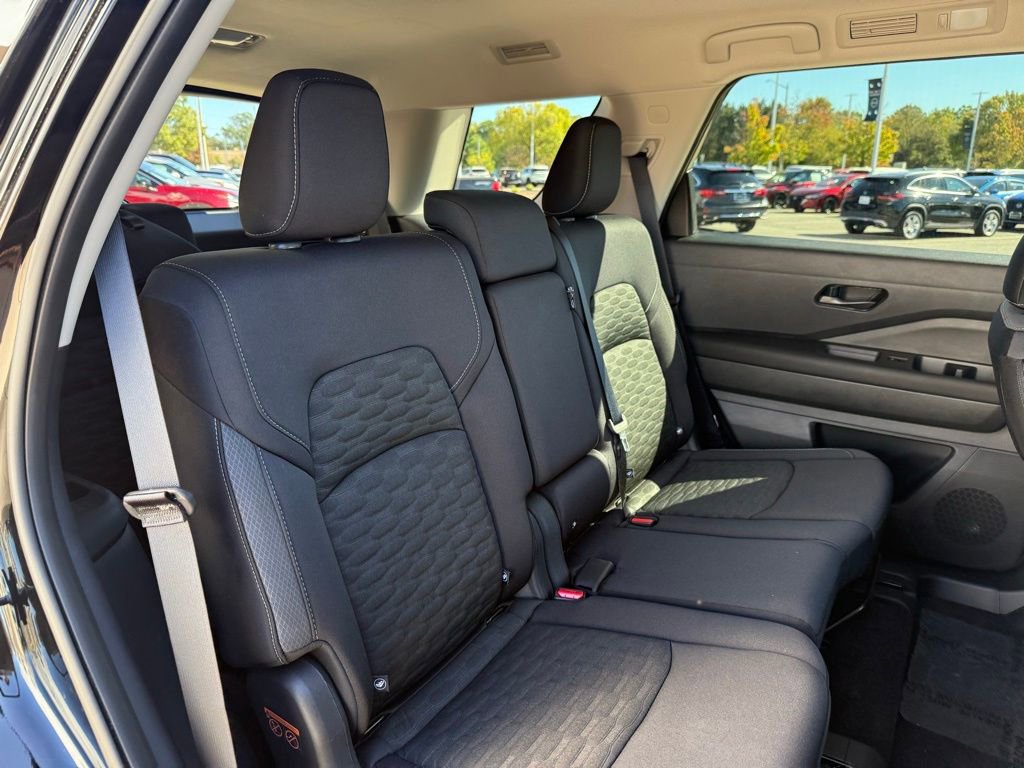 Certified 2024 Nissan Pathfinder SV image 26