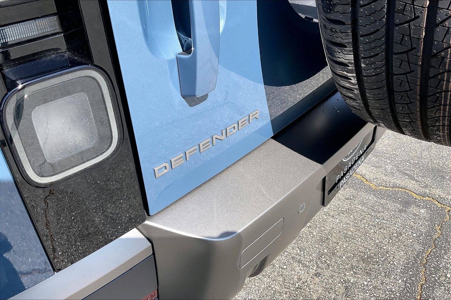 New 2026 Land Rover Defender 110 S AWD/4WD image 9