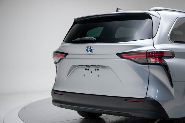 Used 2021 Toyota Sienna LE image 12