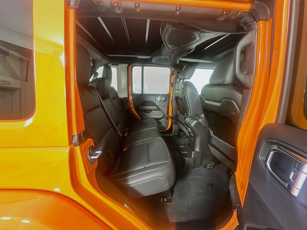 Used 2025 Jeep Wrangler Unlimited Sahara AWD/4WD image 28