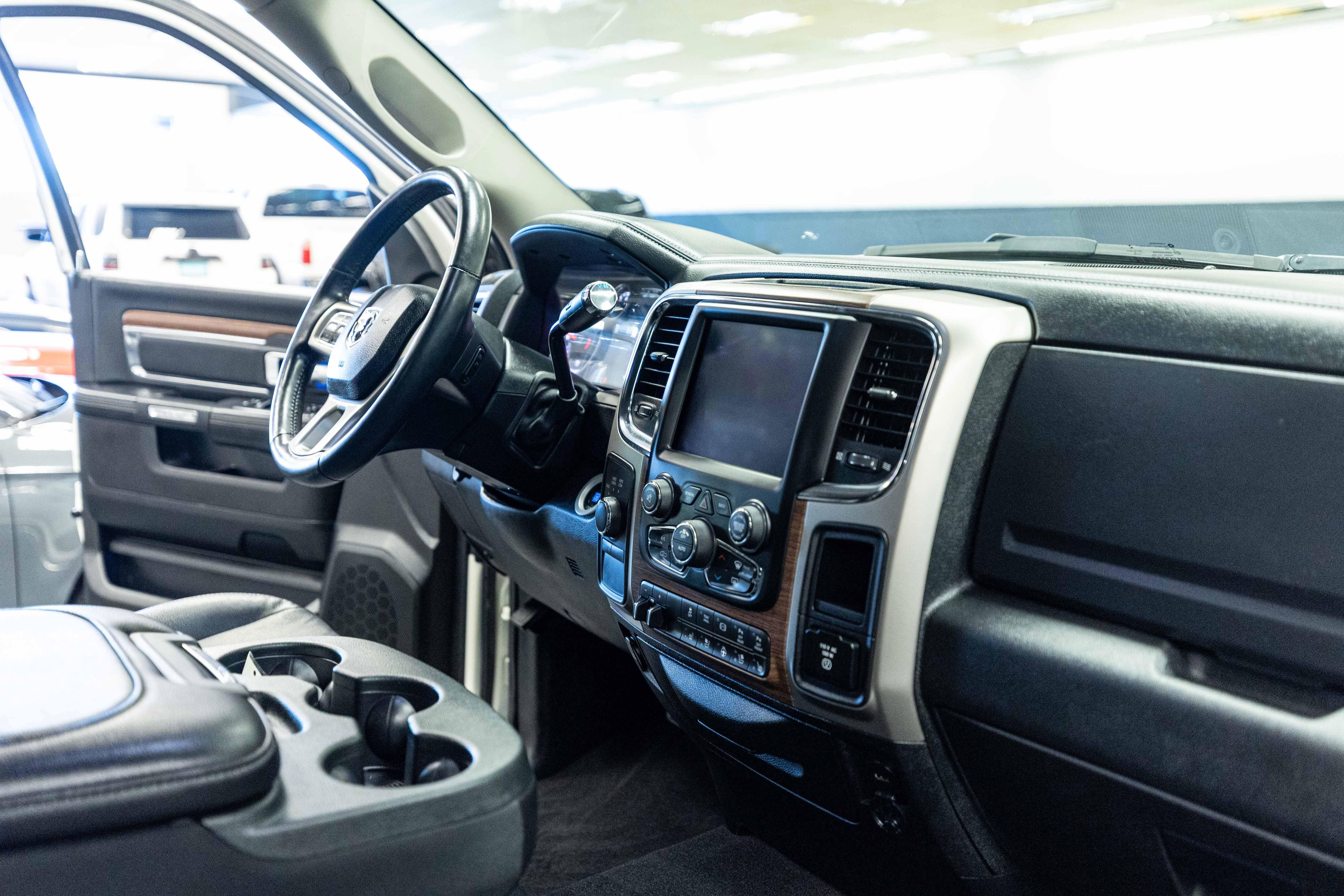Used 2018 RAM 3500 Laramie w/ Cold Weather Group AWD/4WD image 29
