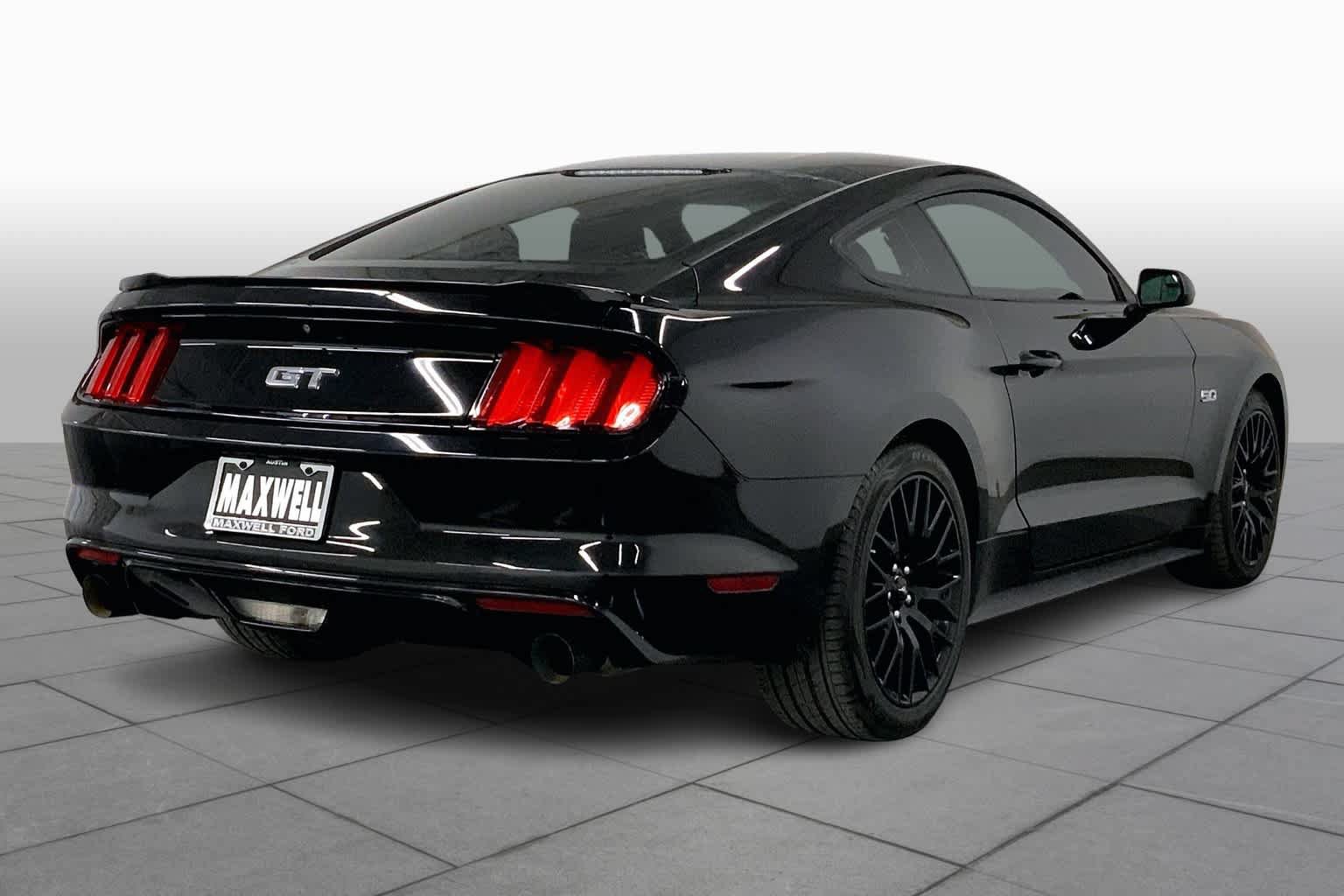 Used 2016 Ford Mustang GT RWD image 12