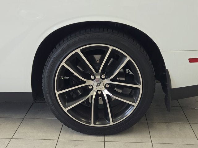 Used 2017 Dodge Challenger R/T Scat Pack w/ Leather Interior Group RWD image 10