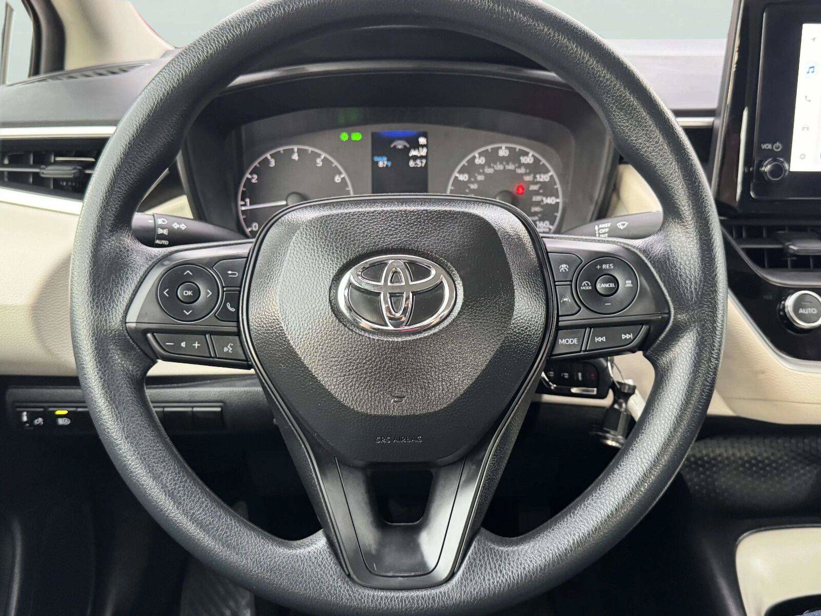 Used 2025 Toyota Corolla LE FWD image 28