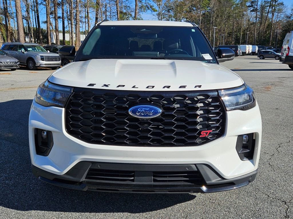 Used 2025 Ford Explorer ST image 2