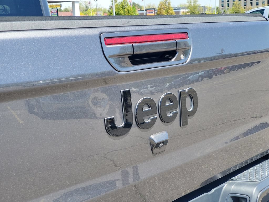 Used 2021 Jeep Gladiator Overland AWD/4WD image 5