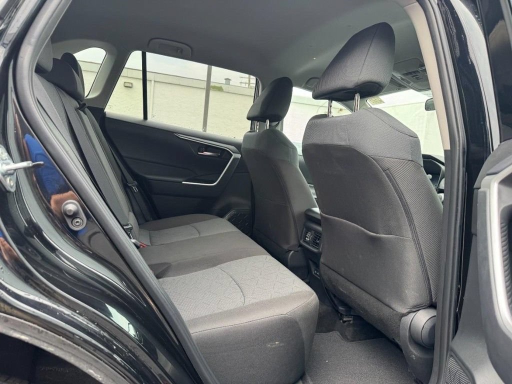 Used 2025 Toyota RAV4 XLE AWD/4WD image 14