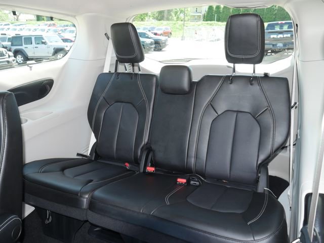 Used 2023 Chrysler Pacifica Touring-L w/ Uconnect Theater Family Group AWD/4WD image 22