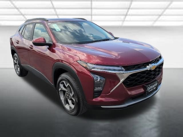 Certified 2025 Chevrolet Trax LT image 1