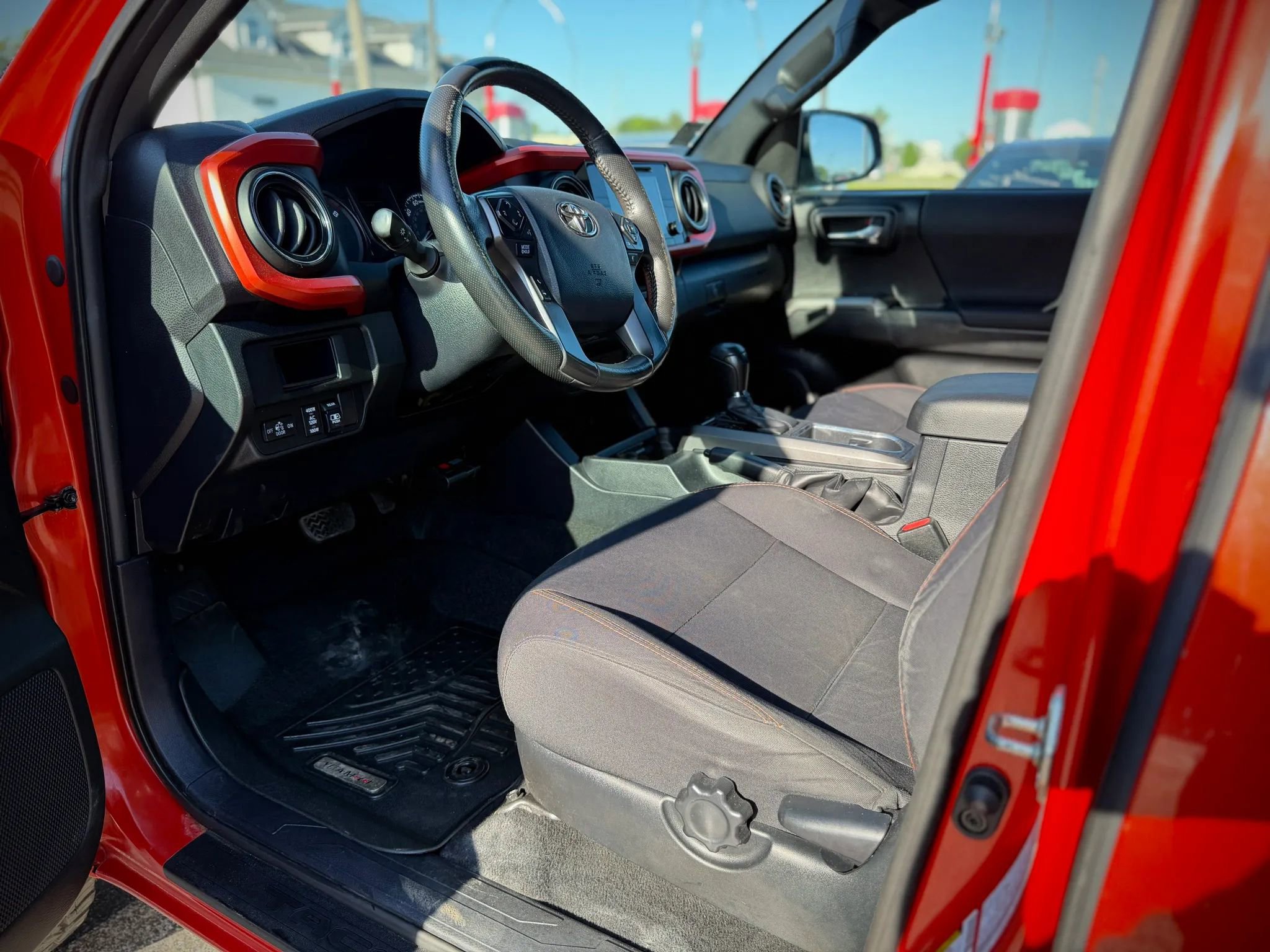 Used 2017 Toyota Tacoma TRD Off-Road w/ Tow Package AWD/4WD image 17