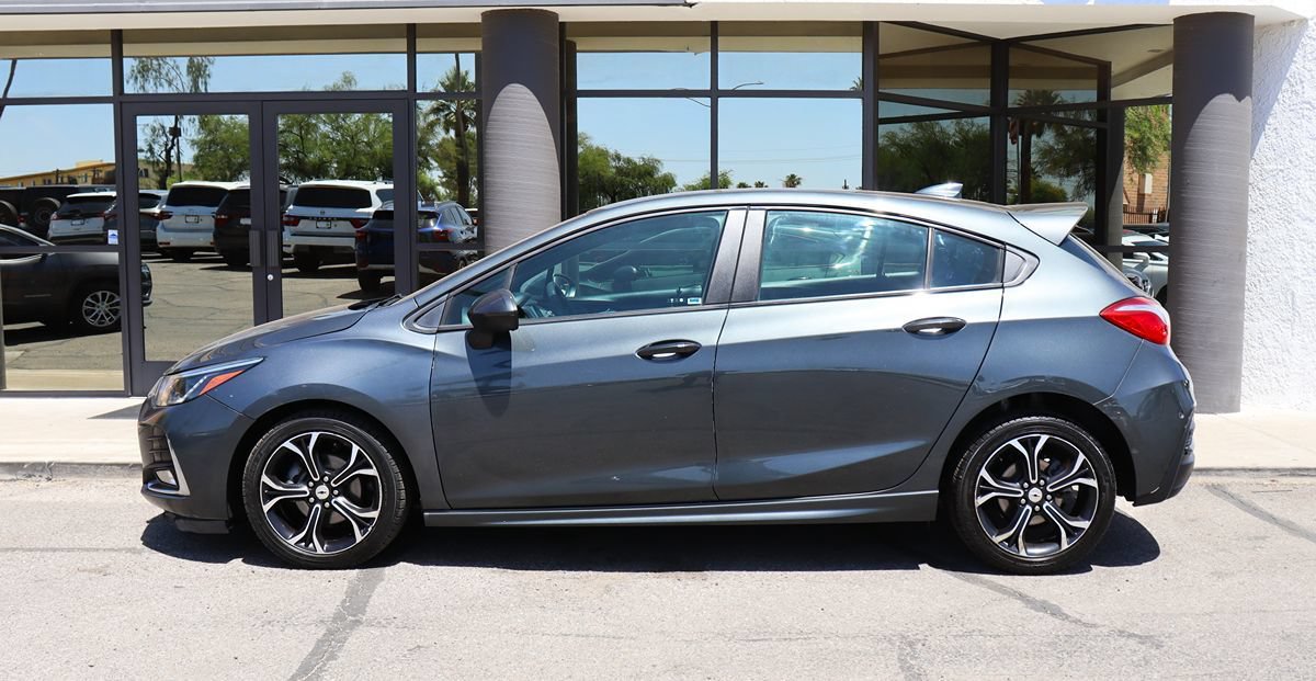 Used 2019 Chevrolet Cruze LT w/ Convenience Package FWD image 8