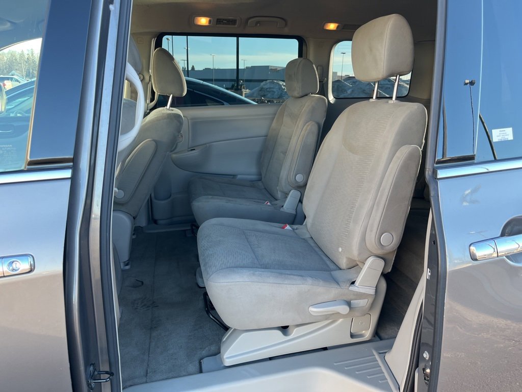 Used 2014 Nissan Quest S image 6