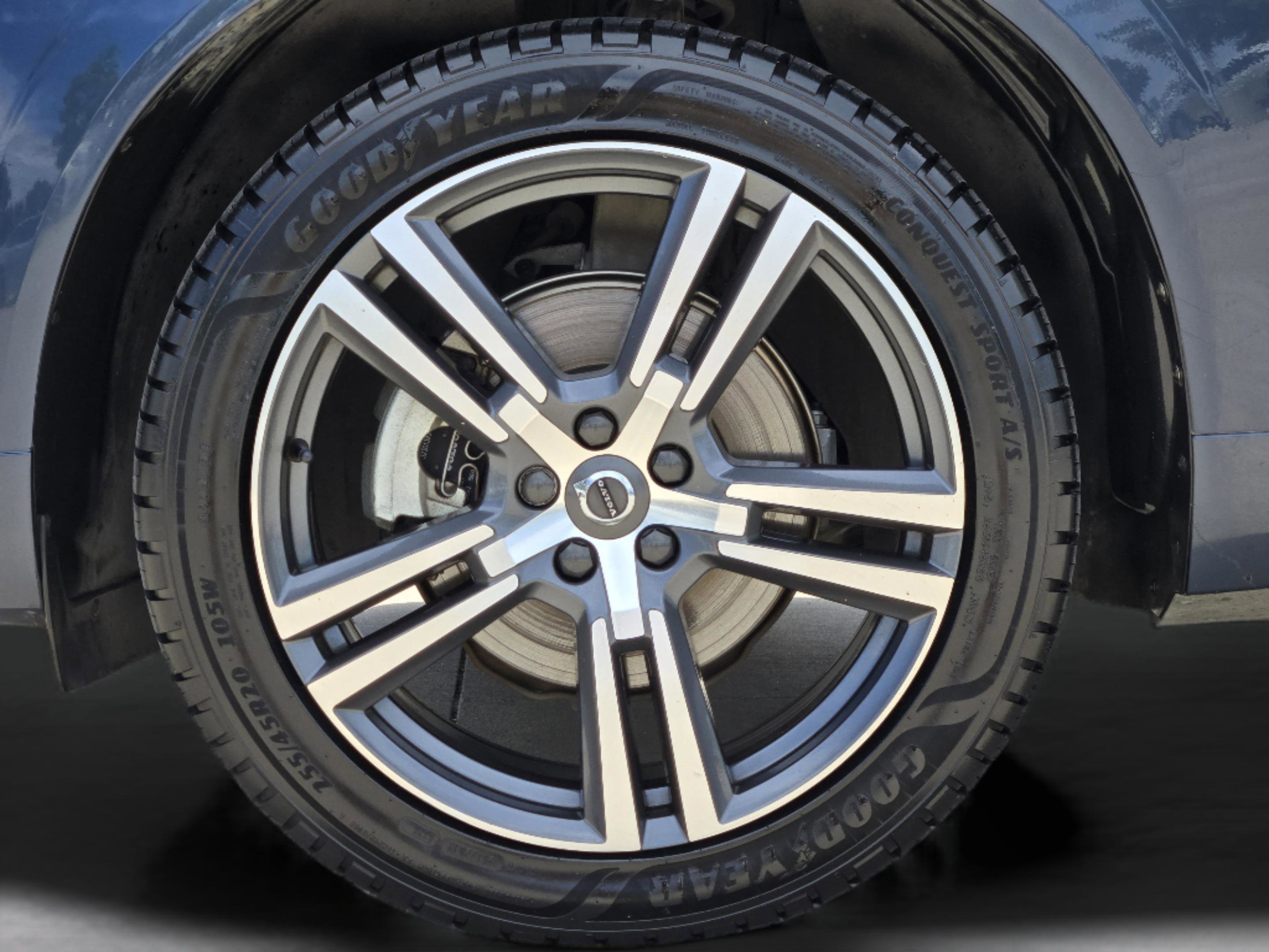 Used 2021 Volvo XC60 T5 Momentum w/ Protection Package Premier FWD image 34