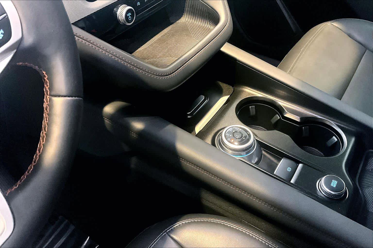 Used 2025 Ford Explorer Active w/ Active Comfort Package RWD image 15