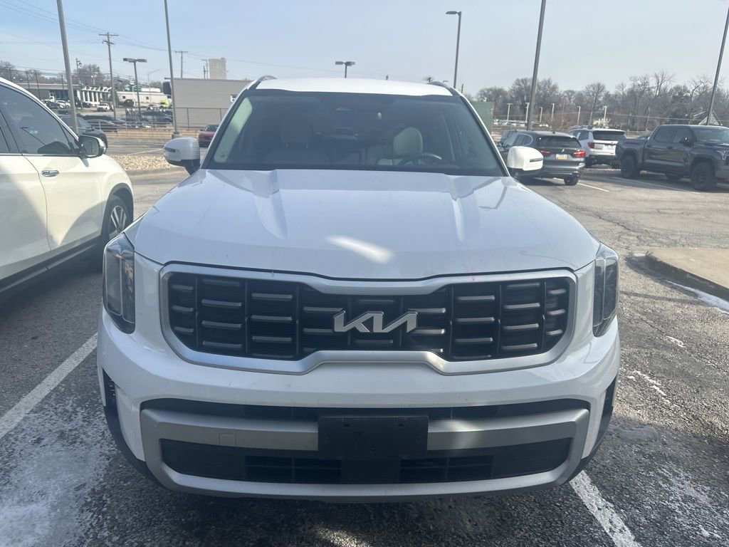 Used 2023 Kia Telluride S image 2