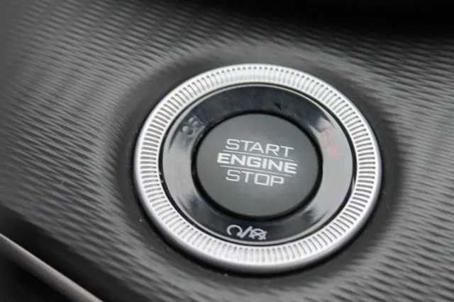 Used 2023 Jeep Grand Cherokee Laredo image 16