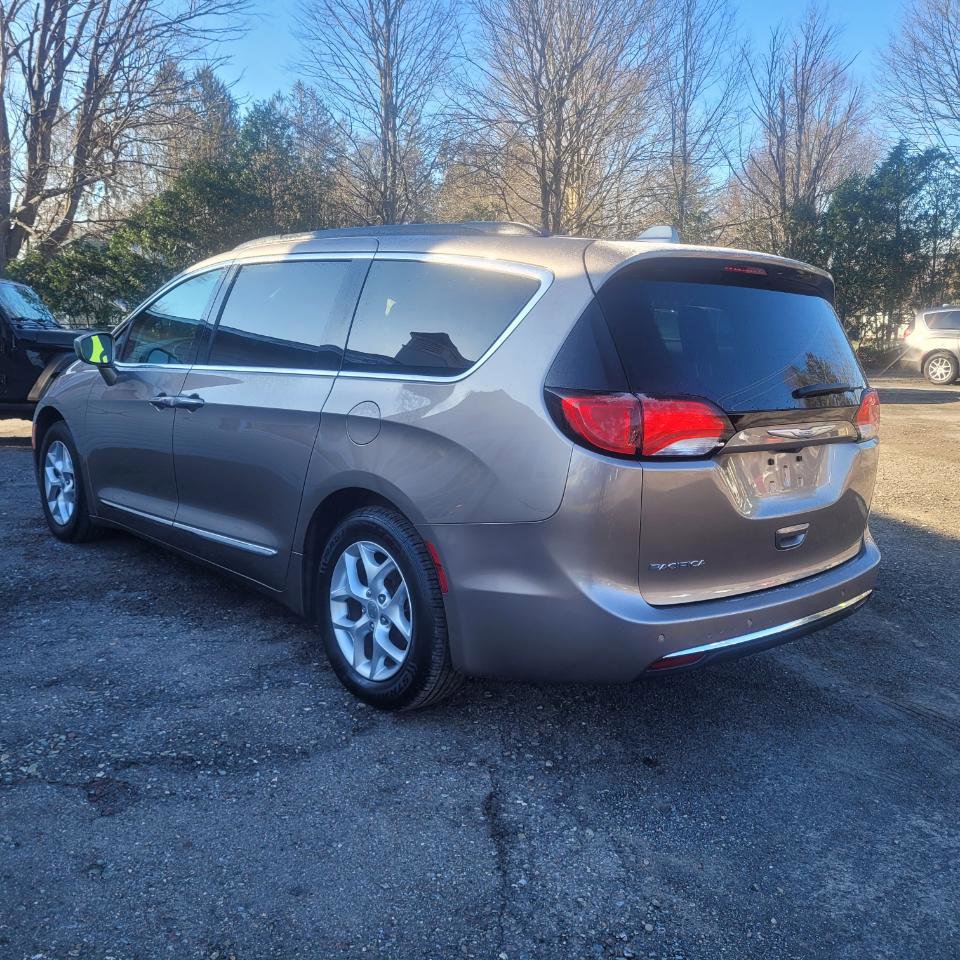 Used 2017 Chrysler Pacifica Touring-L w/ Tire & Wheel Group image 6