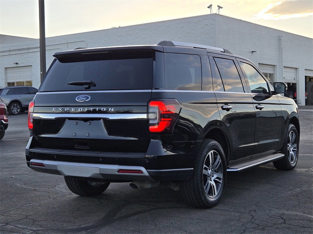 Used 2023 Ford Expedition Limited image 3