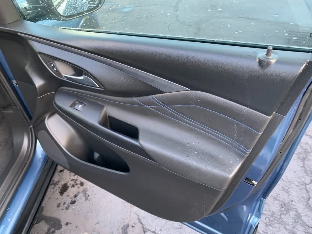 Used 2025 Buick Envista Sport Touring w/ Convenience I Package FWD image 27