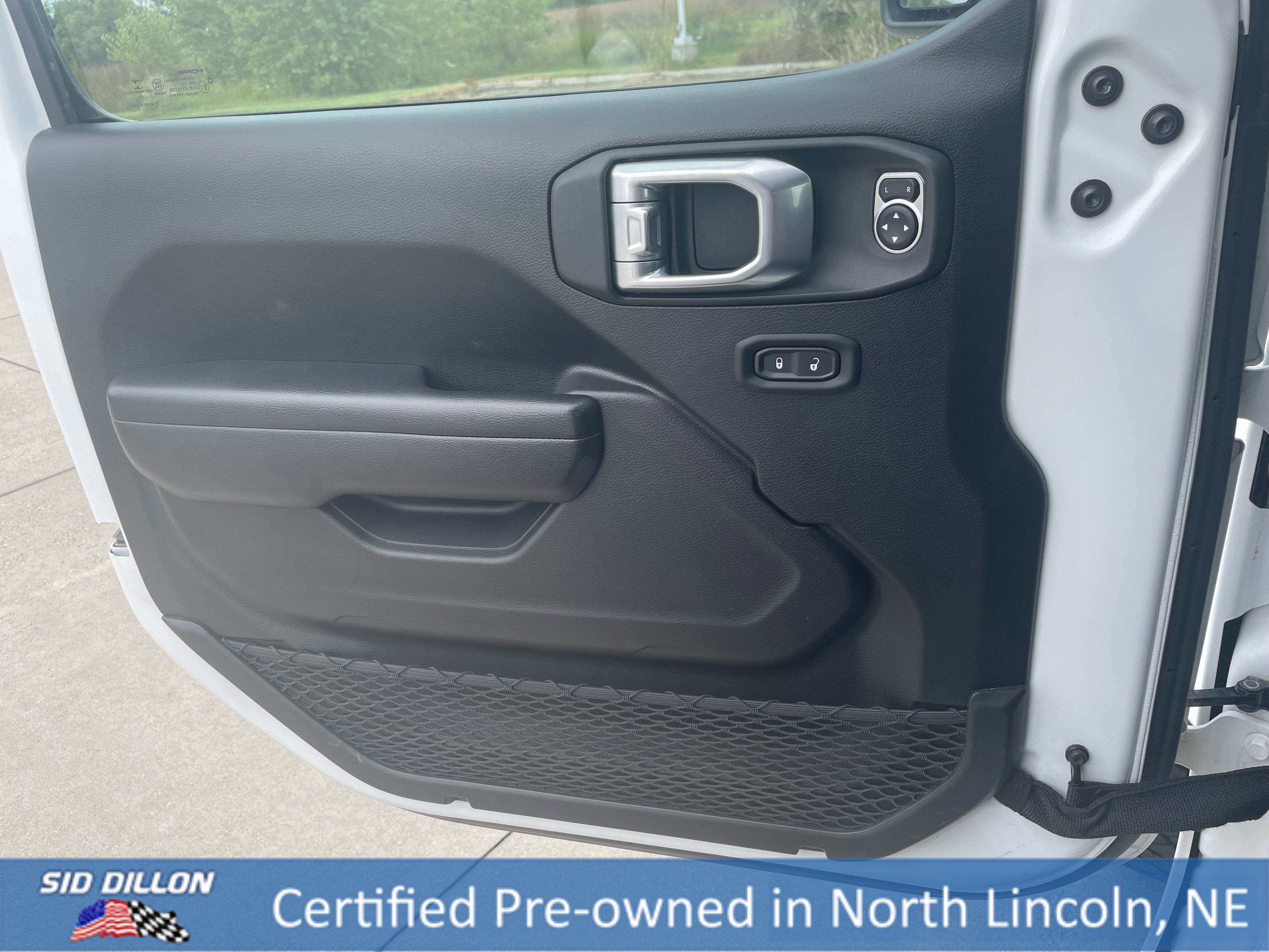 Used 2021 Jeep Gladiator Willys image 18