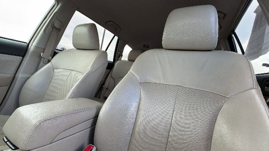 Used 2011 Subaru Outback 3.6R Limited w/ Popular Equipment Group 1B image 11