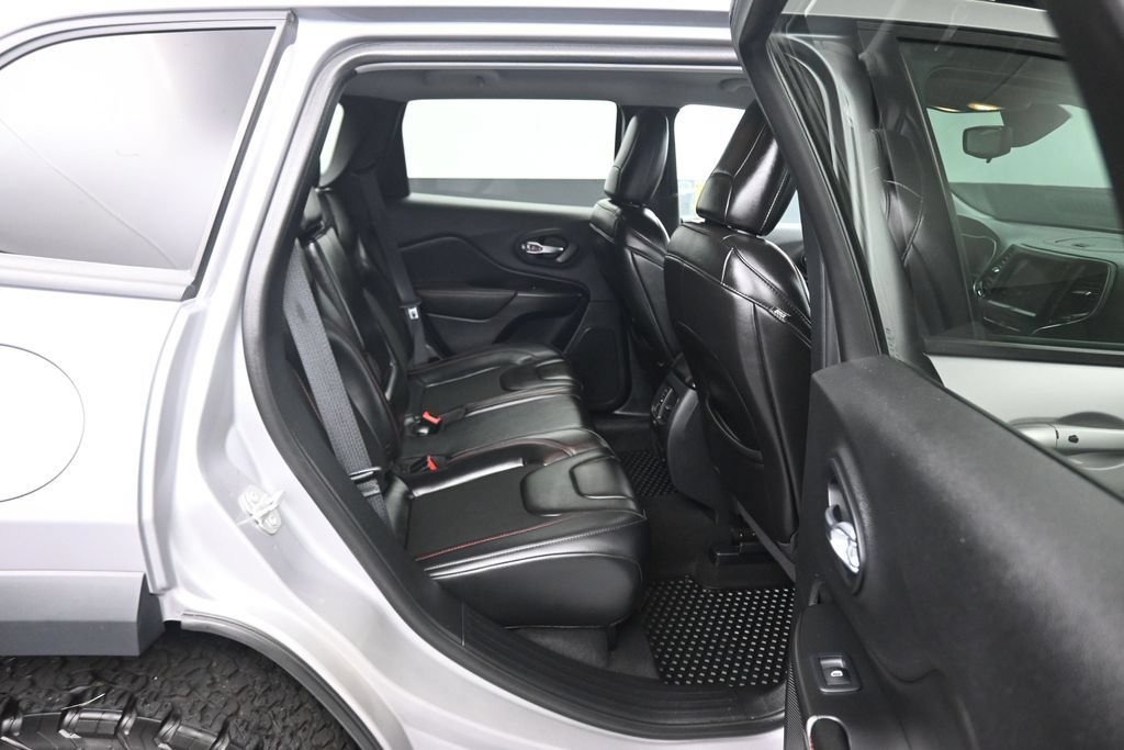 Used 2019 Jeep Cherokee Trailhawk AWD/4WD image 37