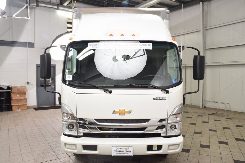 Used 2024 Chevrolet Low Cab Forward 5500XG RWD image 2