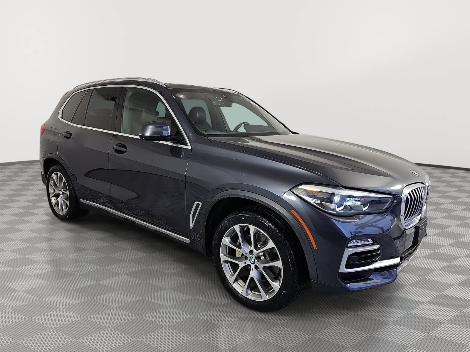 Used 2019 BMW X5 xDrive40i w/ Convenience Package AWD/4WD image 2