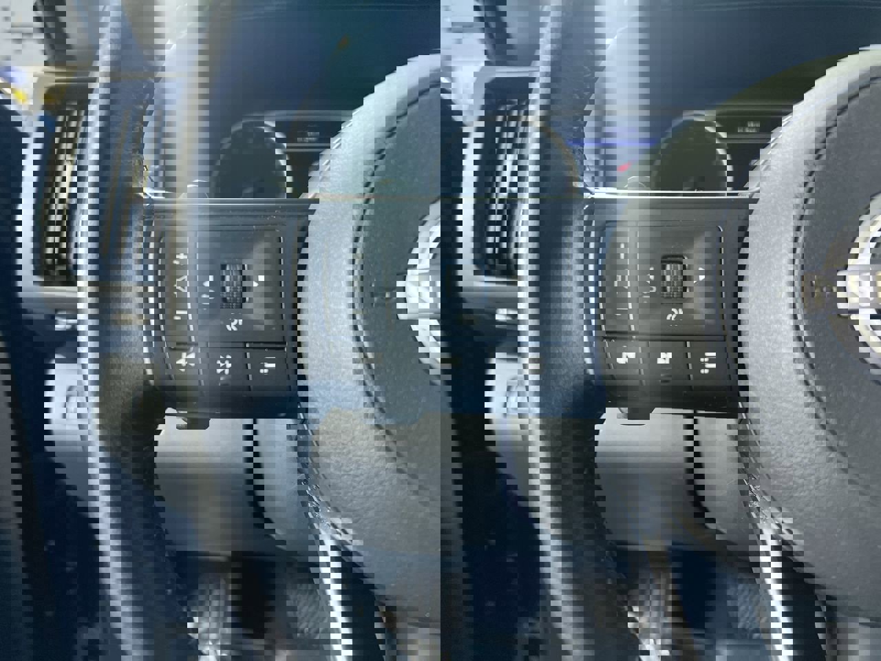 Used 2024 Nissan Pathfinder SV image 16