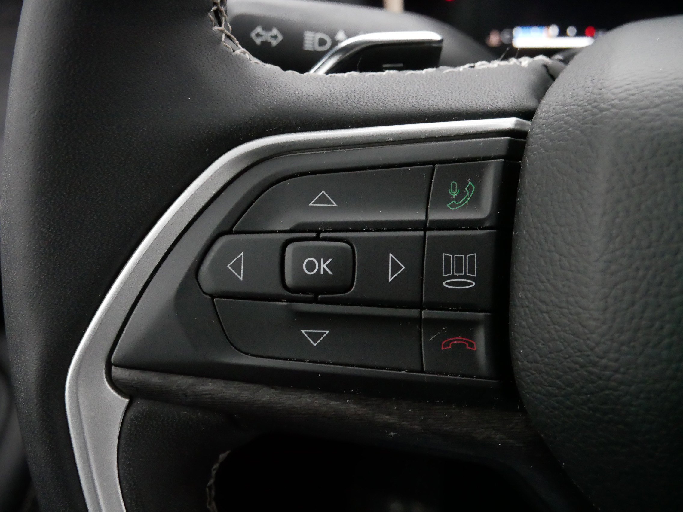 Certified 2023 Jeep Grand Cherokee Limited w/ Luxury Tech Group II image 26