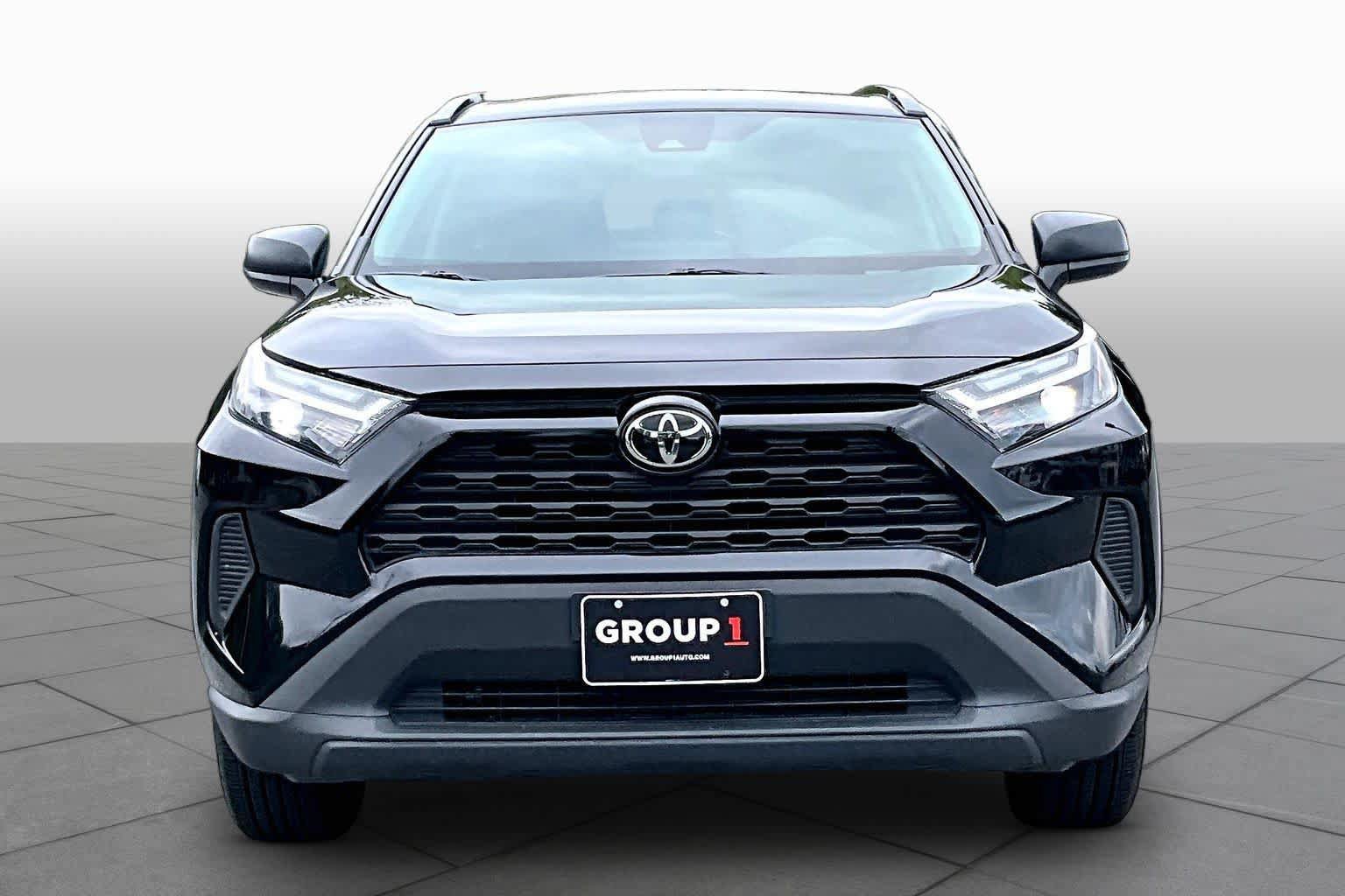 Used 2025 Toyota RAV4 LE AWD/4WD image 4