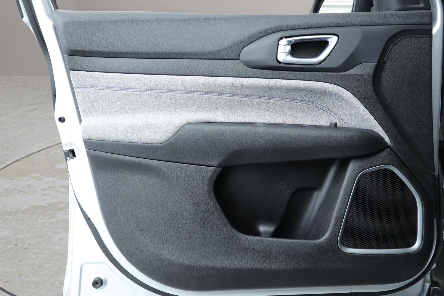 Used 2024 Jeep Compass Latitude image 40