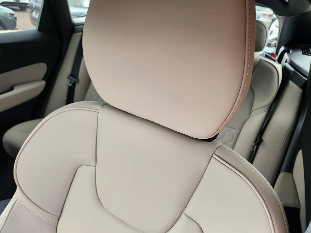 New 2026 Volvo XC60 T8 Plus w/ Protection Package Premier AWD/4WD image 6