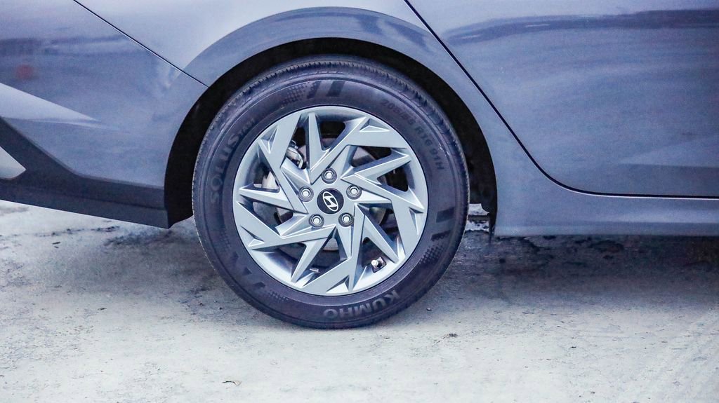 Used 2024 Hyundai Elantra SEL image 12