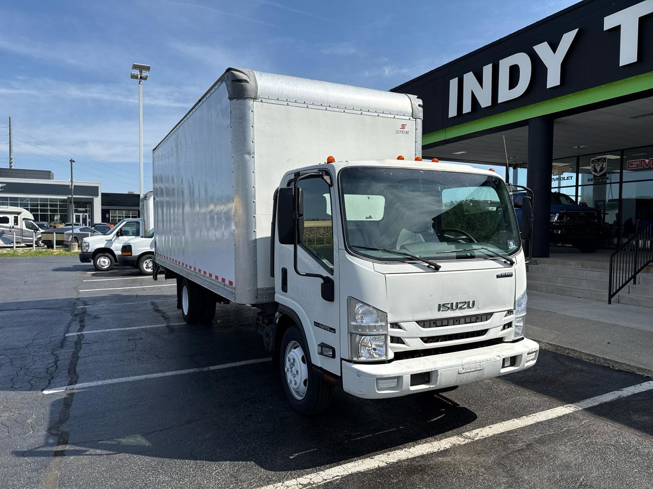 Used 2018 Isuzu NPR RWD image 3