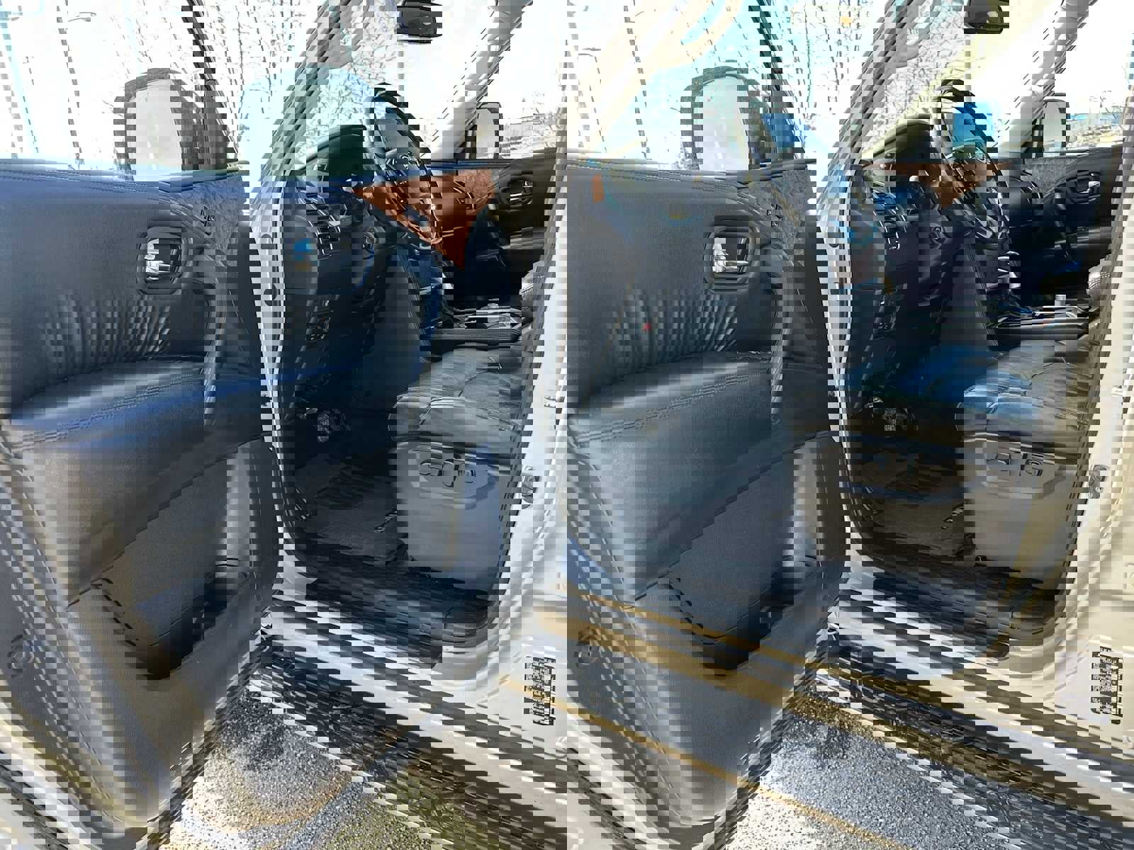 Used 2021 Nissan Armada SL w/ Captain's Chairs Package image 21