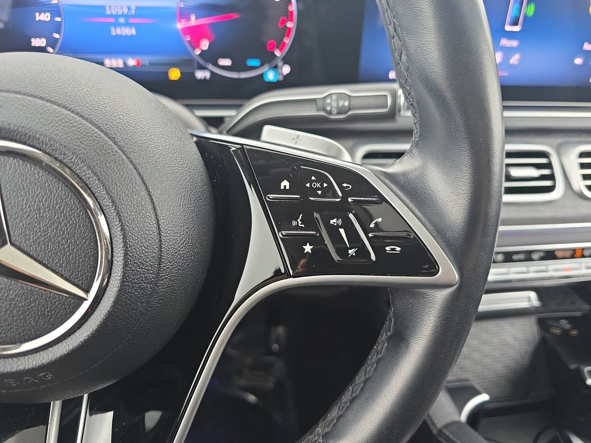 Used 2024 Mercedes-Benz GLE 350 4MATIC w/ AMG Line Exterior image 18