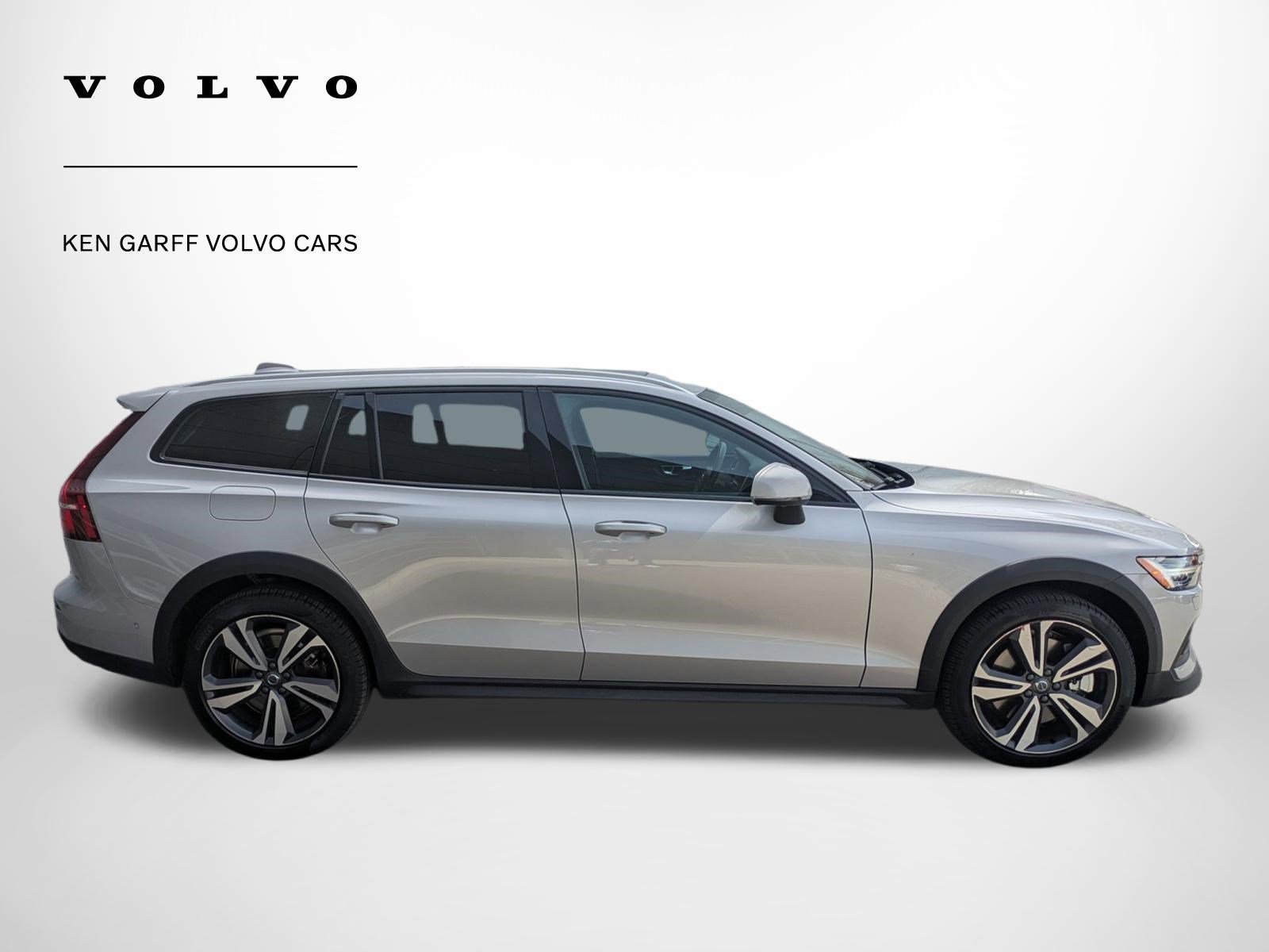 Used 2025 Volvo V60 B5 Cross Country Plus AWD/4WD image 2