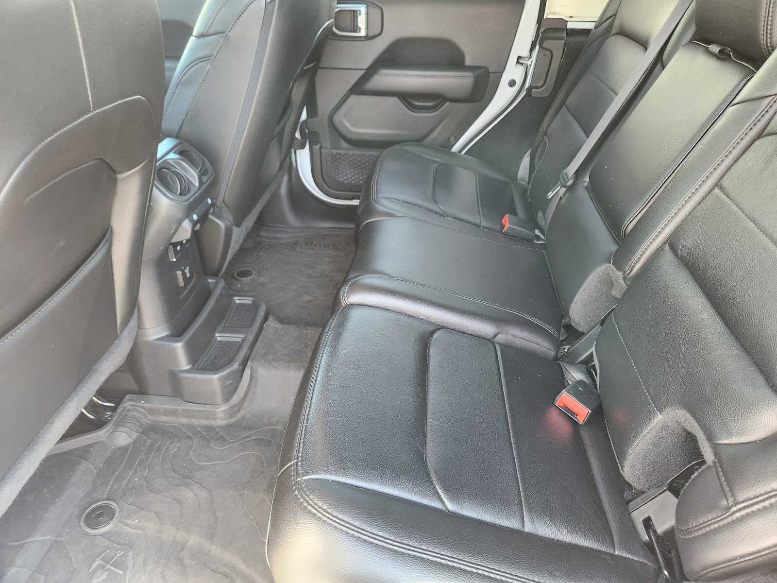 Used 2023 Jeep Wrangler Unlimited Sahara AWD/4WD image 9