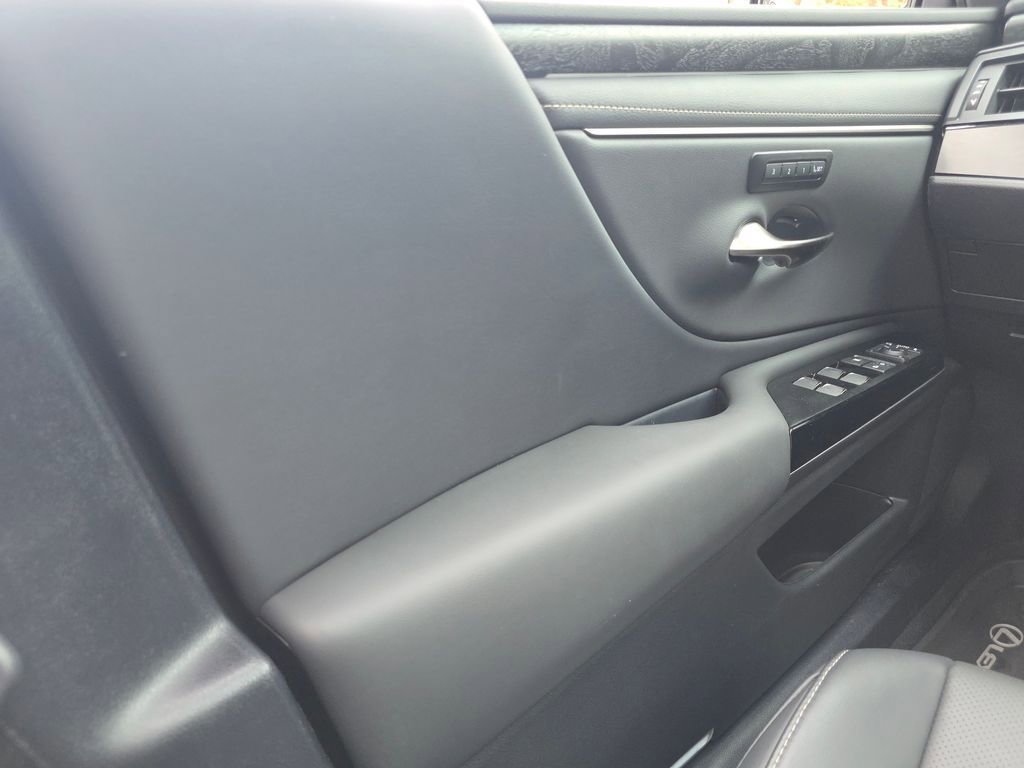 Certified 2025 Lexus ES 300h w/ Premium Package image 31