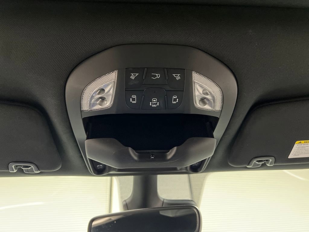 Used 2025 Chrysler Pacifica Limited image 71