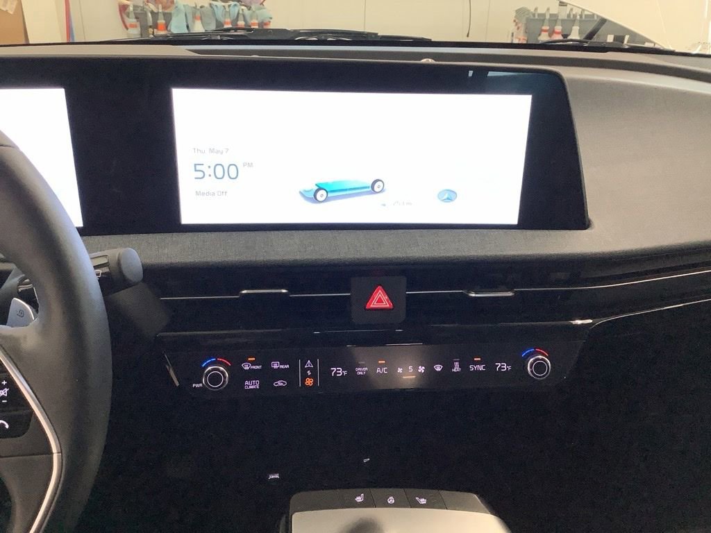 Certified 2024 Kia EV6 Light AWD/4WD image 18