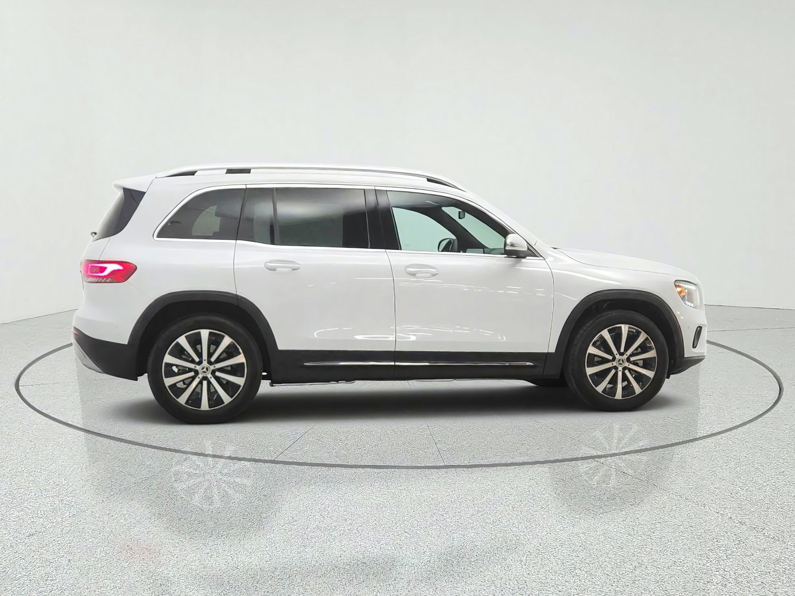 Used 2022 Mercedes-Benz GLB 250 image 4
