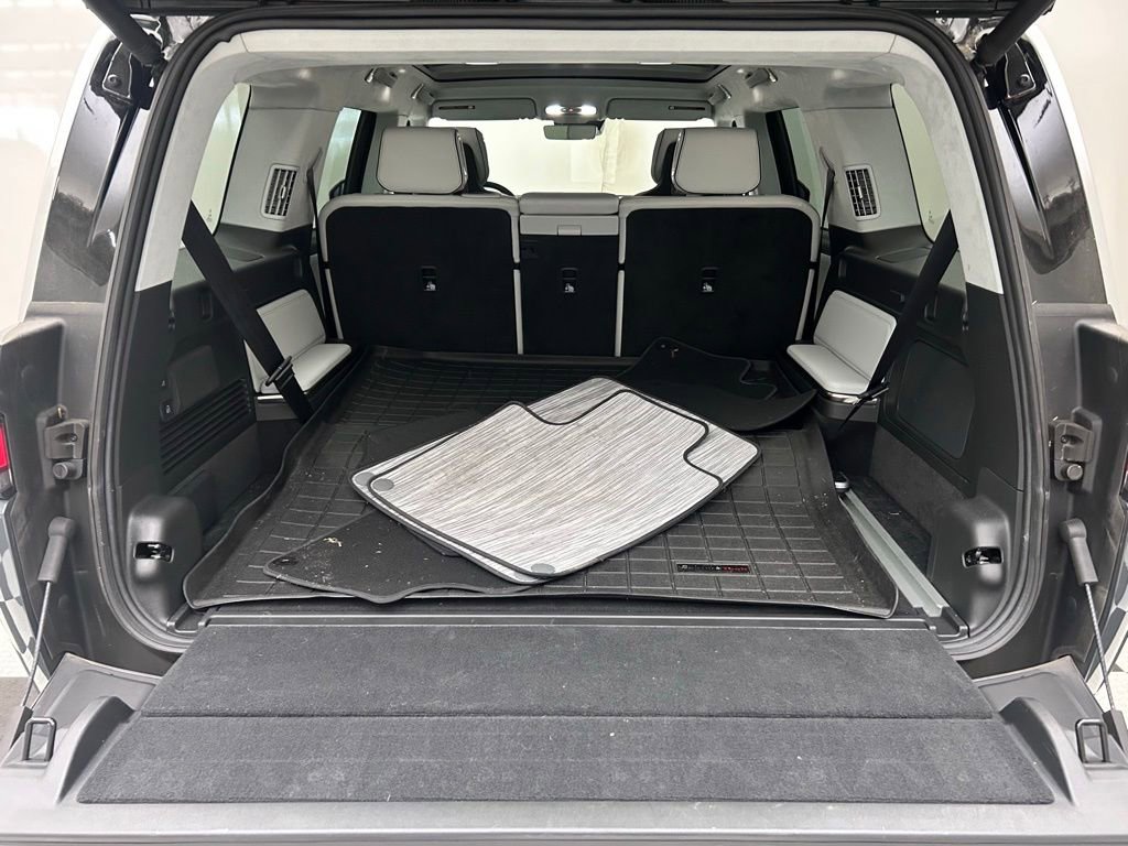 Used 2024 Rivian R1S Adventure AWD/4WD image 9