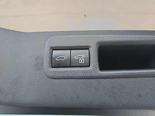 Used 2023 Toyota Venza LE image 13